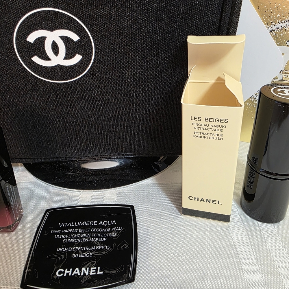 Chanel Beauty Bundle.LG Zip Around Beauty Pouch On Chain.Lip Laquer,Kabuki Brush - Picture 14 of 16